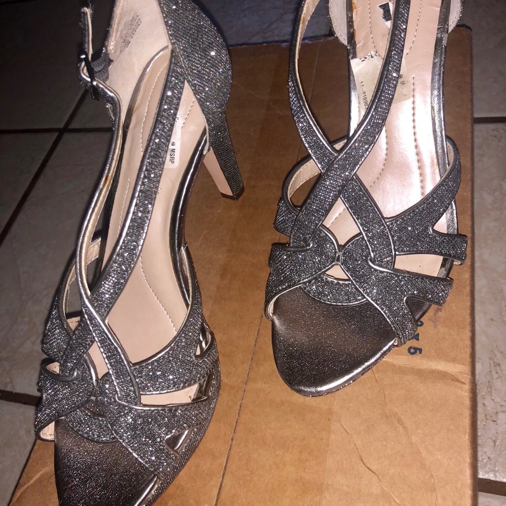 GORGEOUS CHARCOAL SPARKLY SILVER STILETTOS SIZE 6